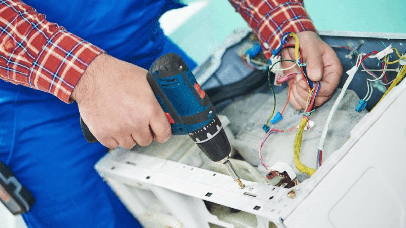 Kırkağaç Arçelik Arçelik çamaşır makinesi kart tamiri – Su almama arızası orijinal parça ile giderildi. - Teknik servis örneği